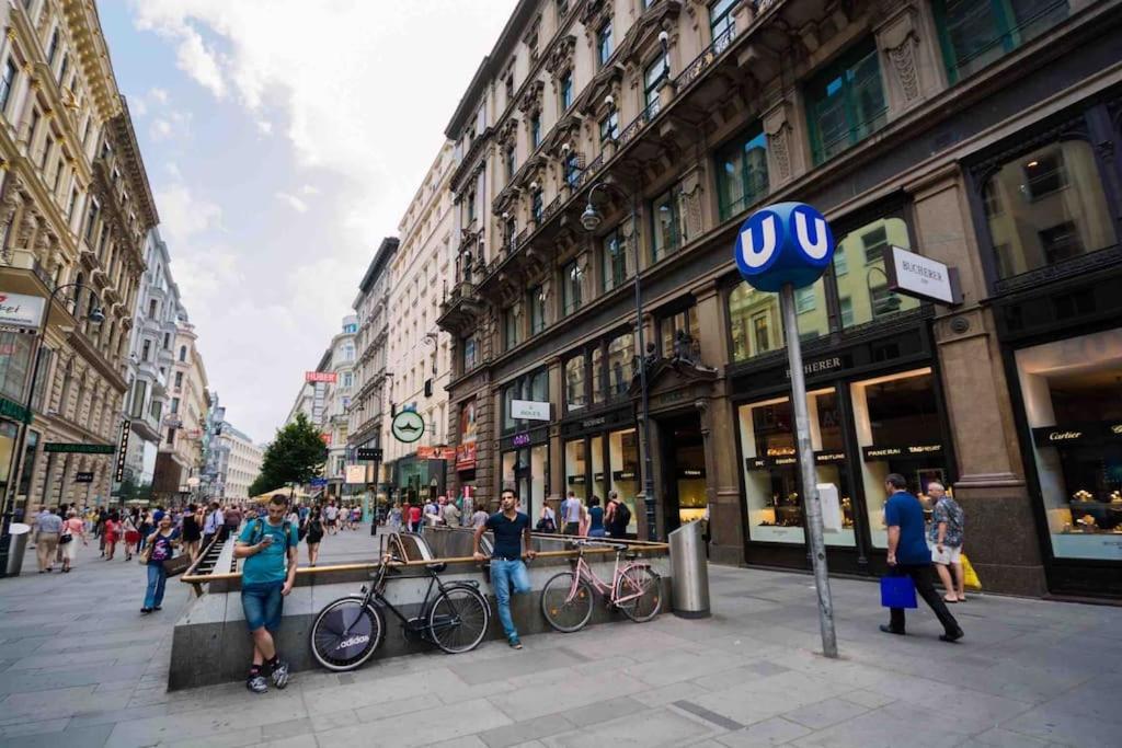Luxurious Apartment In The Centre Of Вена Экстерьер фото