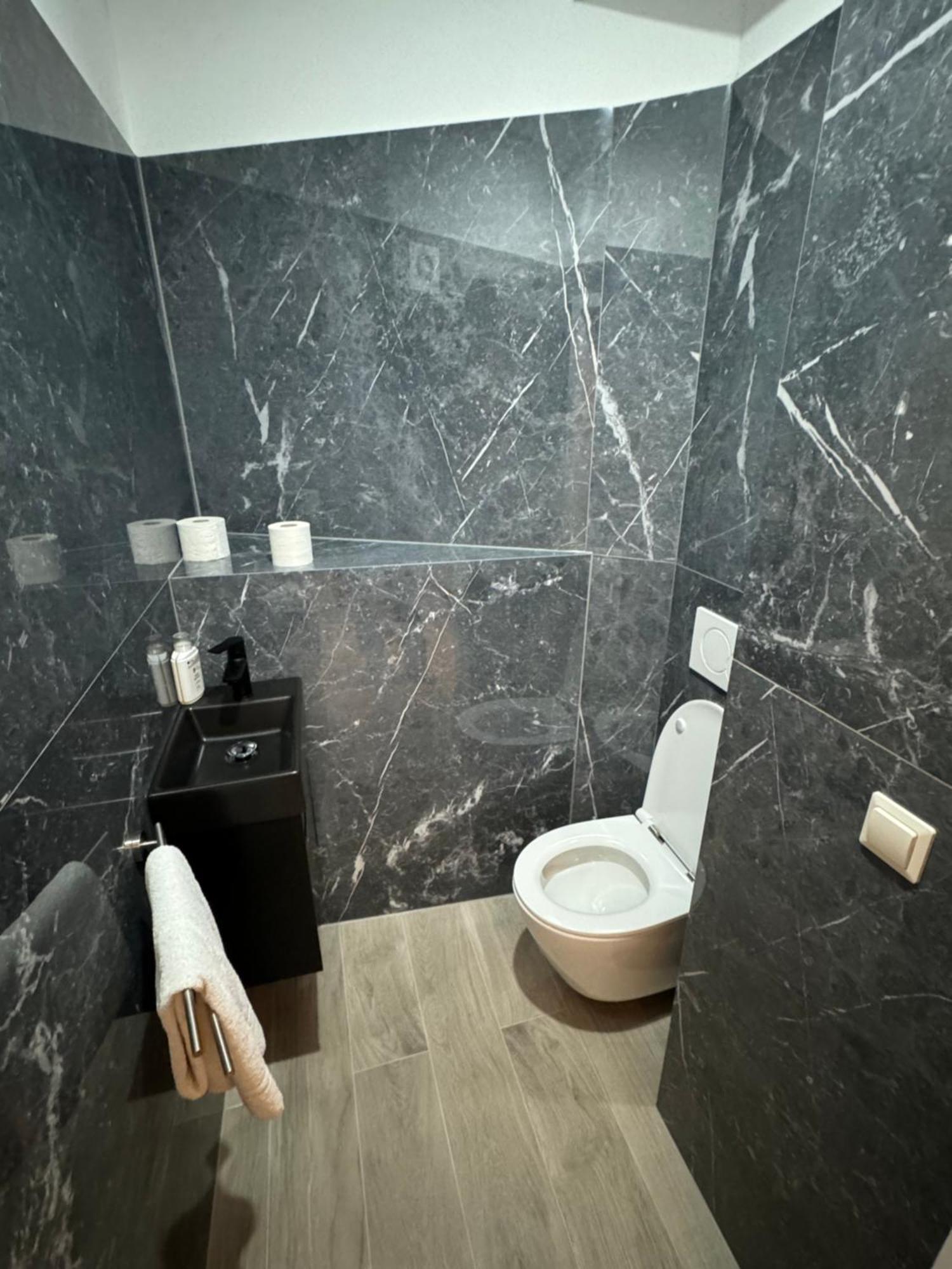 Luxurious Apartment In The Centre Of Вена Экстерьер фото