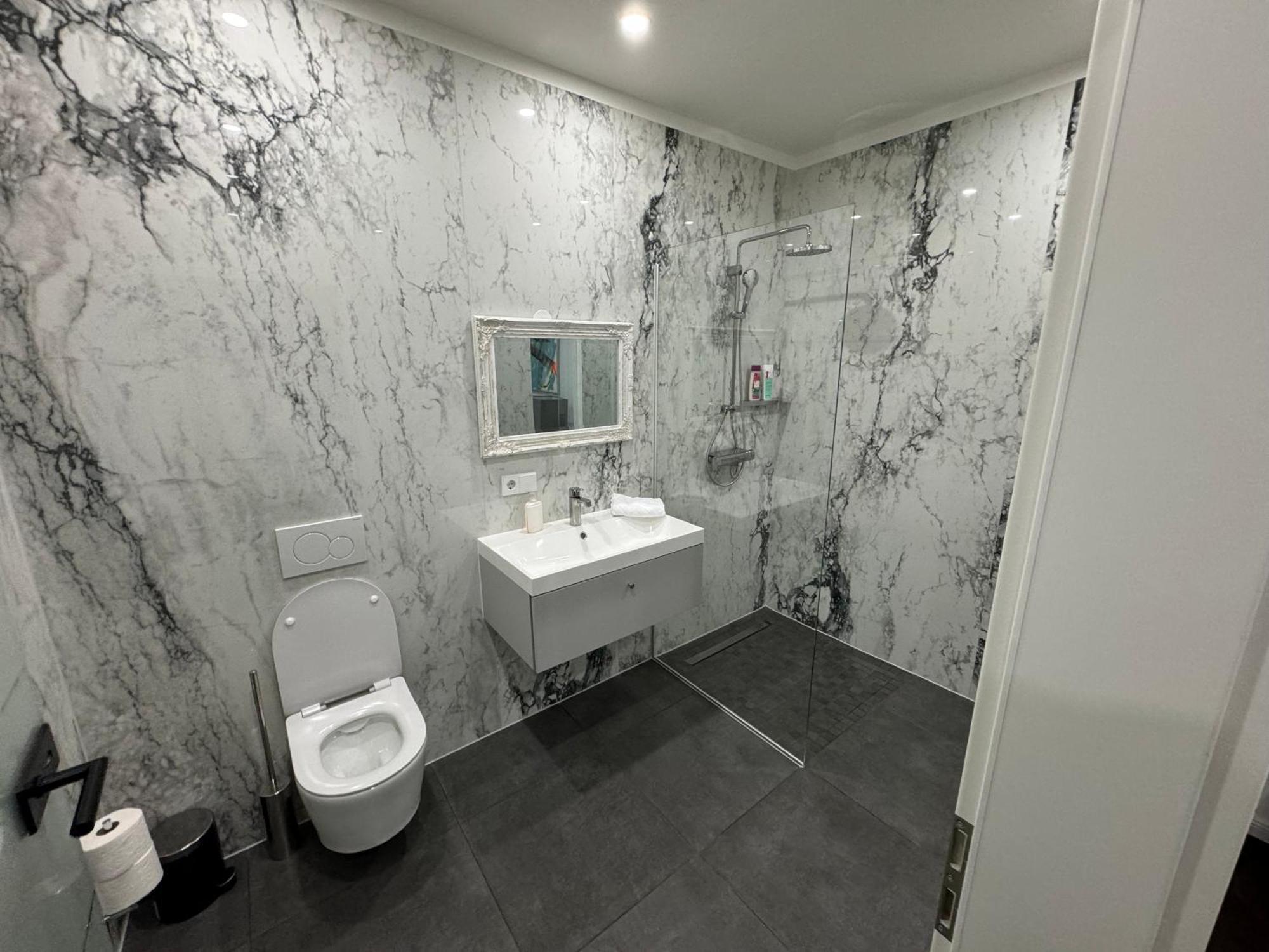 Luxurious Apartment In The Centre Of Вена Экстерьер фото